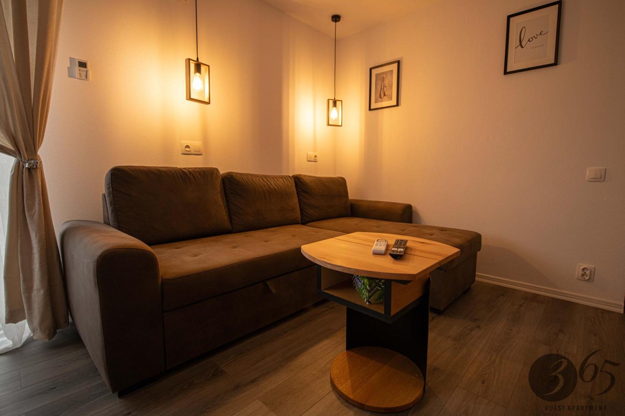365 Guest Apartment Хунедоара Екстериор снимка