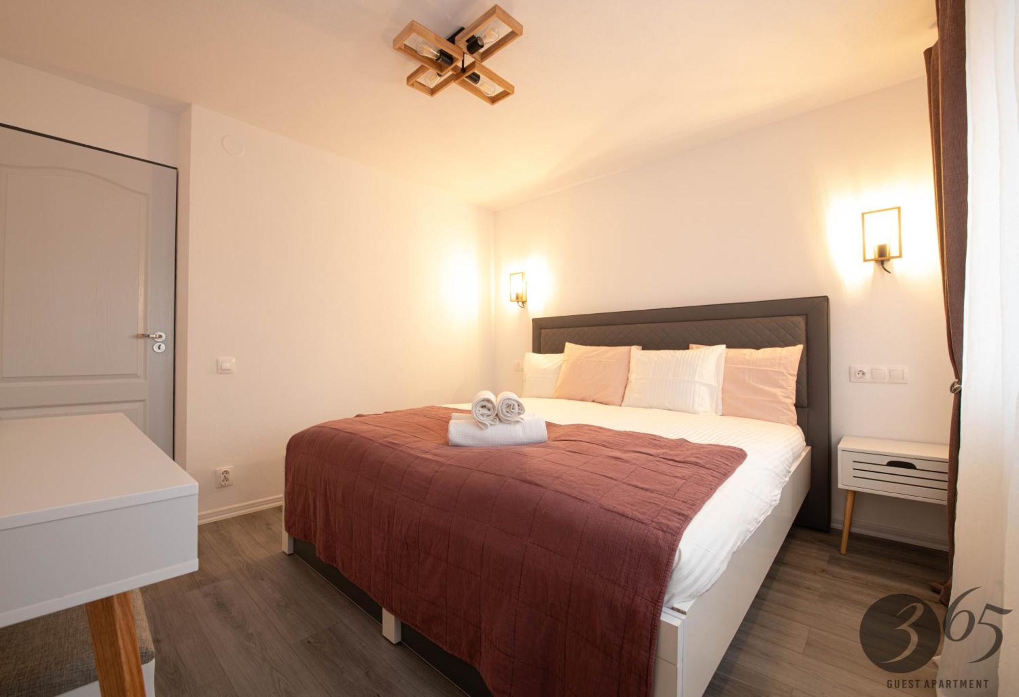 365 Guest Apartment Хунедоара Екстериор снимка
